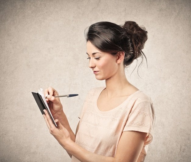 The Ultimate Buying Guide Checklist: 7 Steps for 2025 Purchases