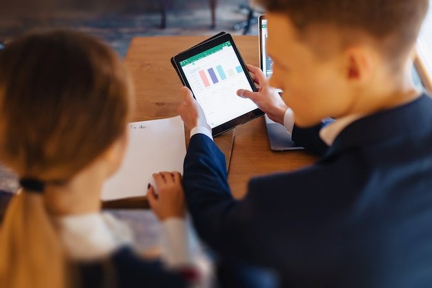 Maximize Buying Guides: A Data-Driven Analysis of Customer Reviews