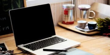 Top 3 AI Grammar Checkers for US Writers in 2025: A Detailed Comparison - Cover Image